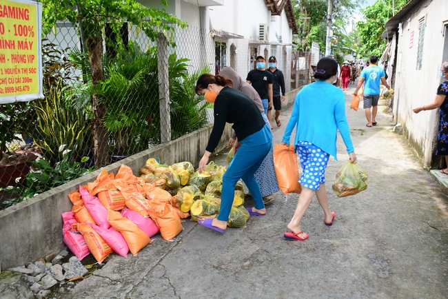 Chùa Hoằng Pháp: Tiếp tục hỗ trợ người dân khó khăn trong đại dịch Covid (đợt 8)